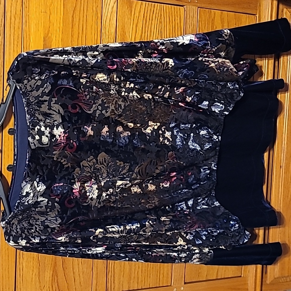 Diamond tea velour top
